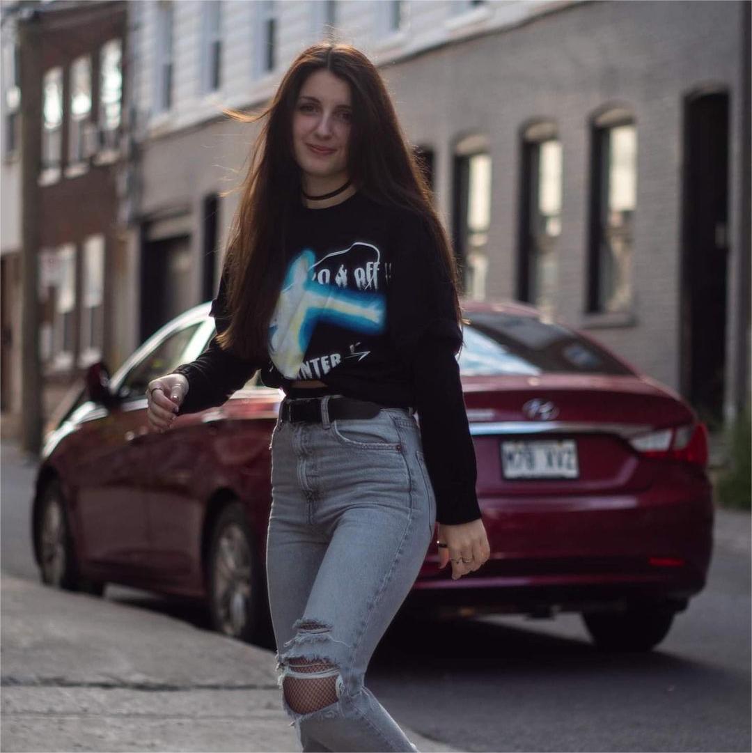 Bold Abstract Graphic Oversize T-Shirt