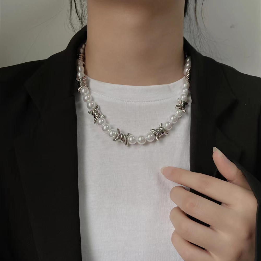 Punk Big Pearl Thorns Necklace