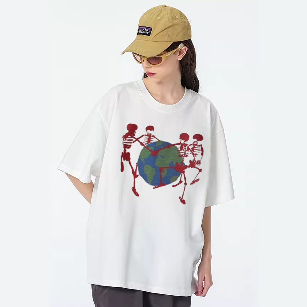 🌍Skeleton Surrounds The Earth T-Shirt