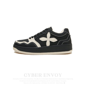 Cyber Envoy | Simple Lucky Clover Sneaker