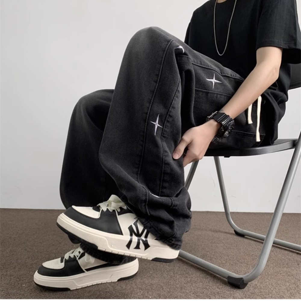 Distressed Side Star Embroidery Jeans