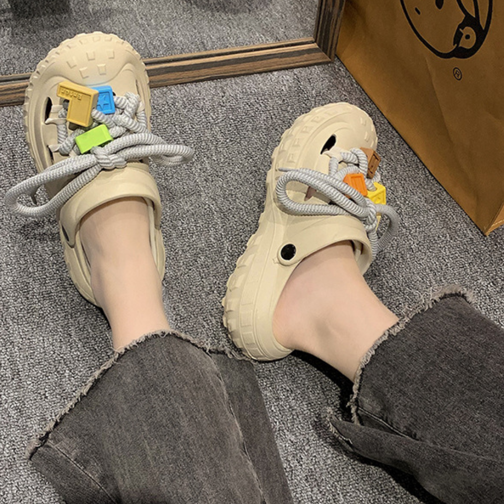 Street Shoelace Cartoon Ripped Slippers